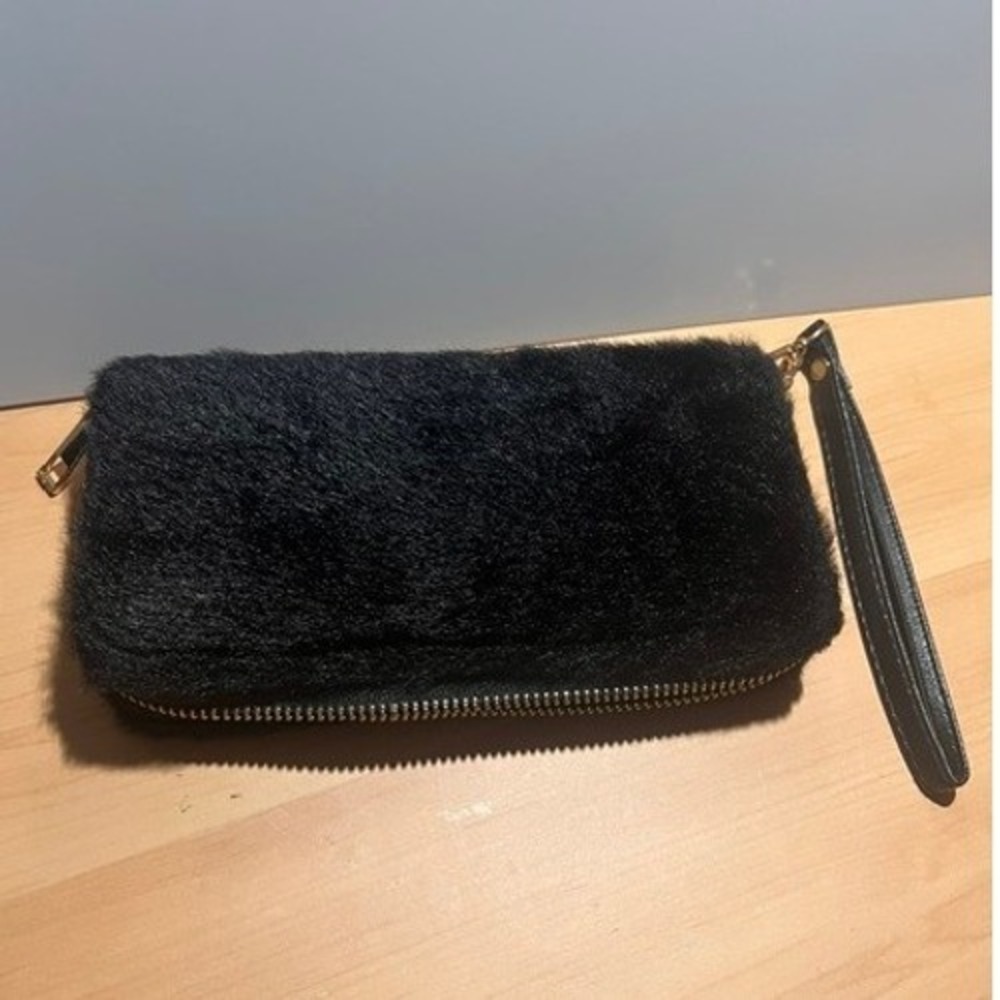 Icing Brand Faux Fur Wristlet Wallet Womens OS Black Fuzzy Zip Around Clutch